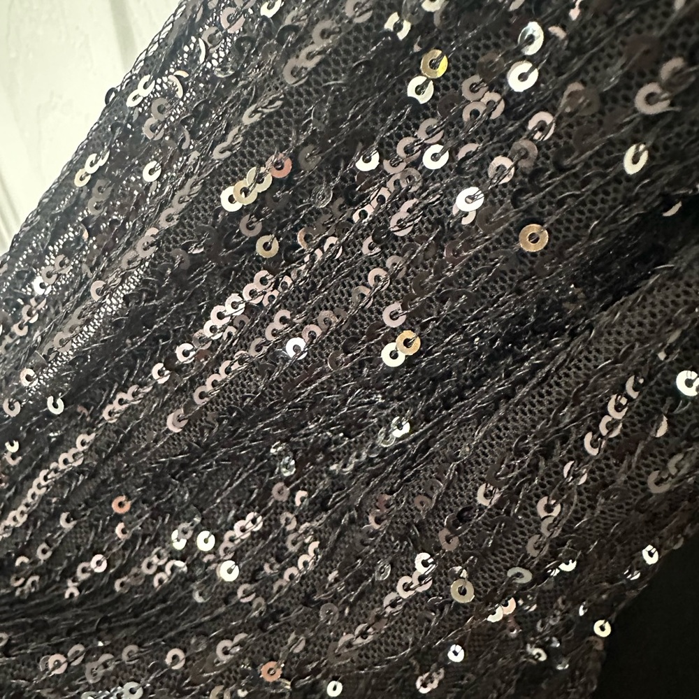 Sequin puff sleeve, black top - Picture 4 of 4